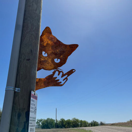 Peeping cat middle finger metal art