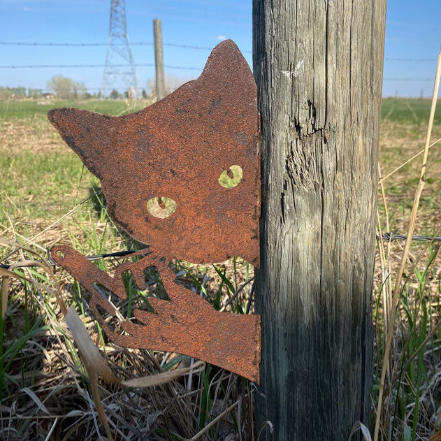 Peeping cat middle finger metal art