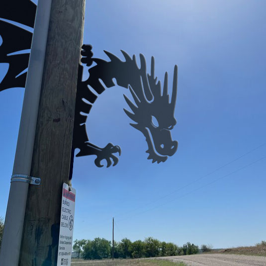 Dragon Peeping Metal Art